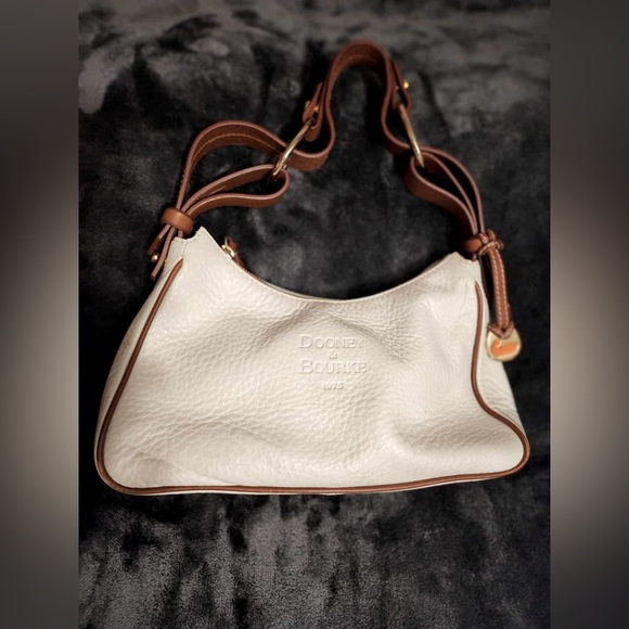 Dooney & Bourke Handbags - Vintage DOONEY AND BOURKE SHOULDER BAG